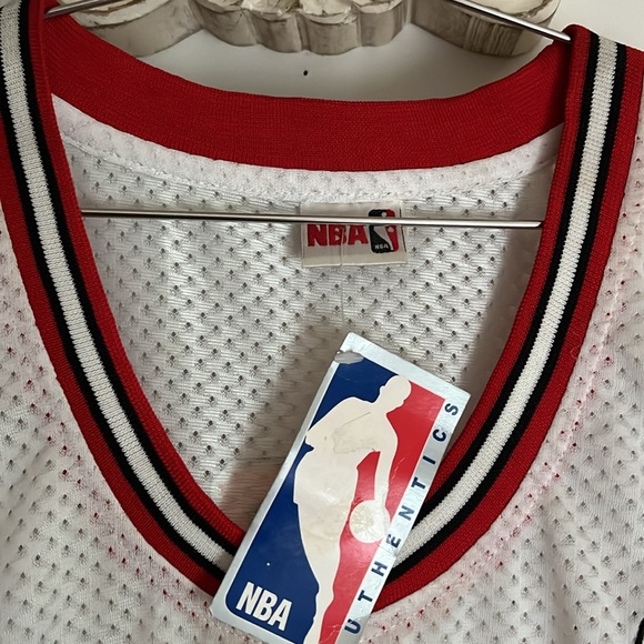Jordan Bulls Jersey - Picture 8 of 9